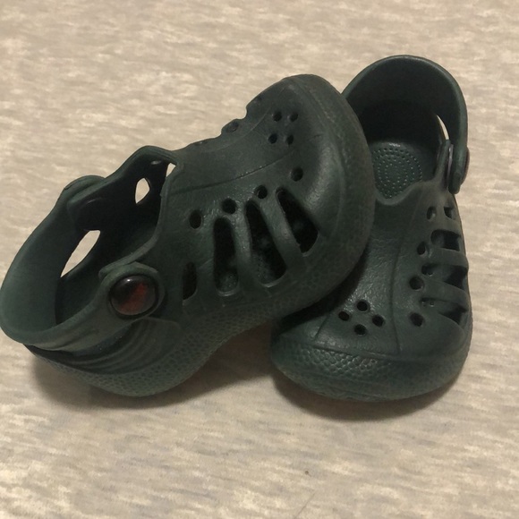 Holey Soles Infant/Toddler Crocs | 4-5 | EEUC - Picture 1 of 8